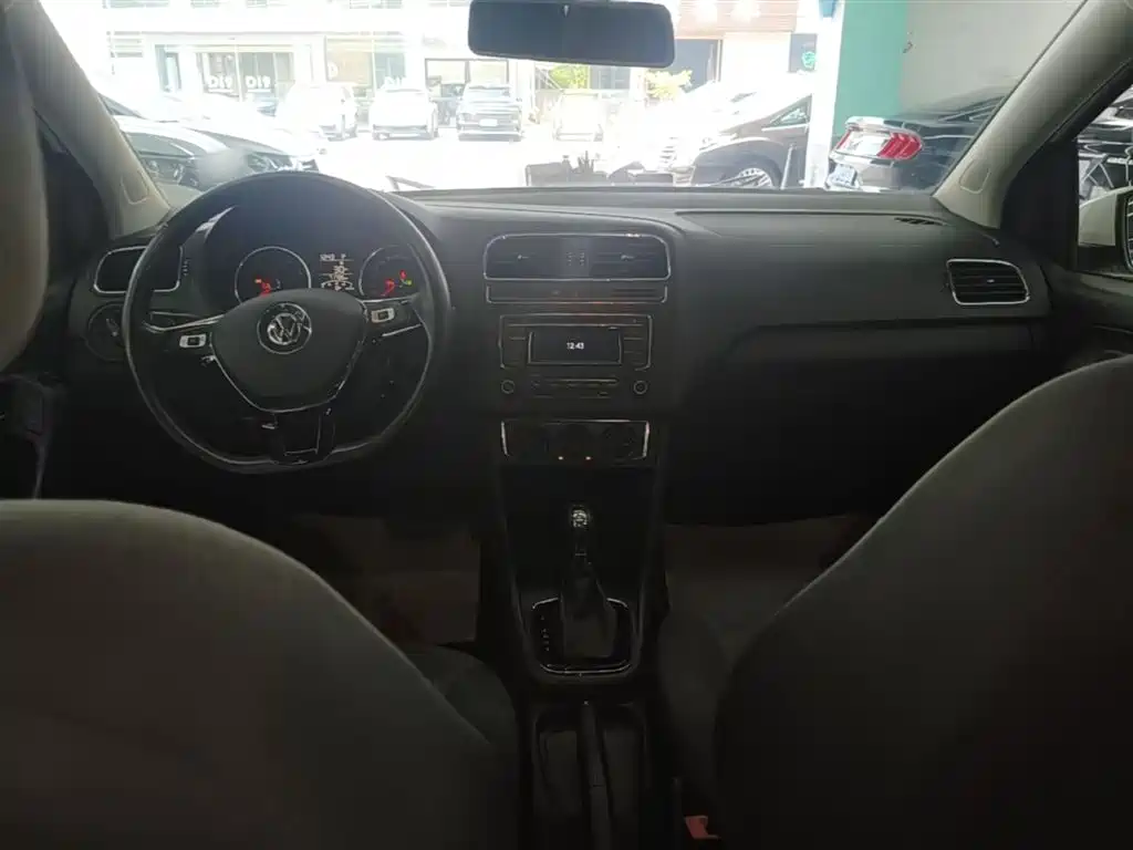 Volkswagen Polo 2016 1.6L Automatic Comfort фото 10
