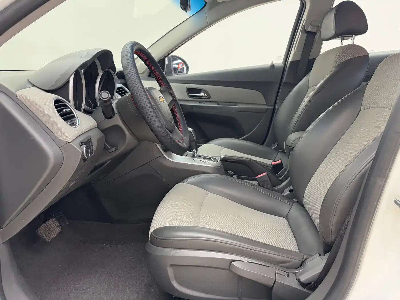 Chevrolet Cruze 2013 Model 1.8L SE AT фото 9