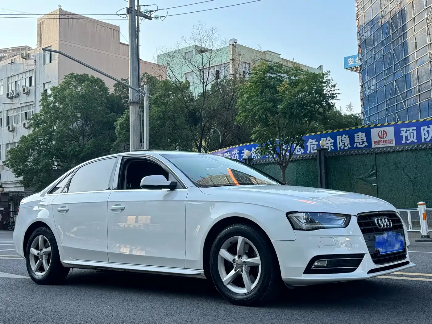 Audi A4L 2013 35 TFSI Automatic Luxury фото 3