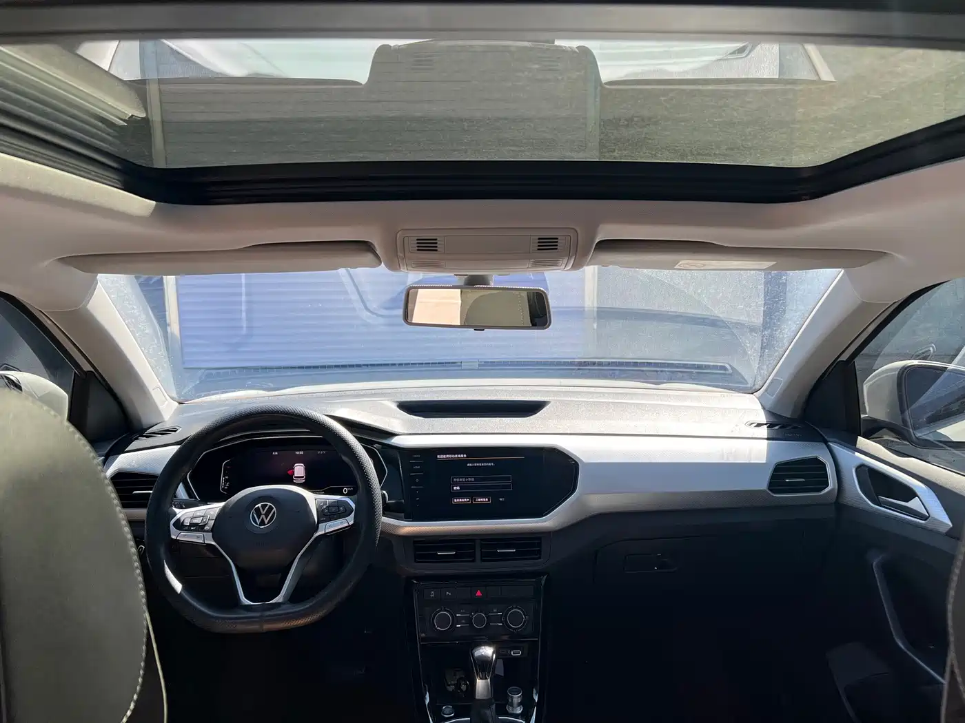 Volkswagen Tacqua 2023 2021 200TSI DSG Joy Smart Connect Edition