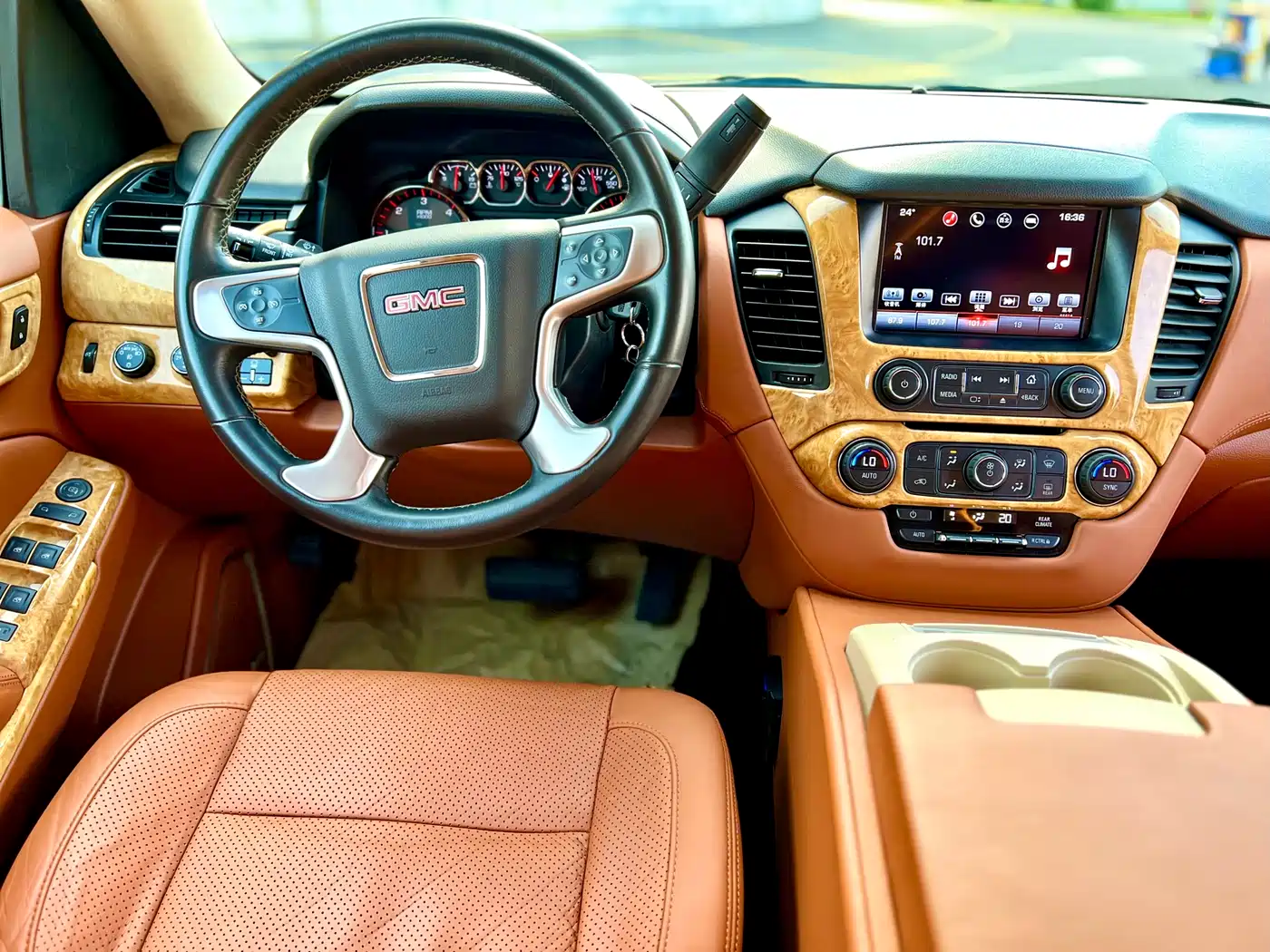 Daolangge GMC Yukon 2016 Model 5.3L XL Luxury Premium Extended 4WD фото 9