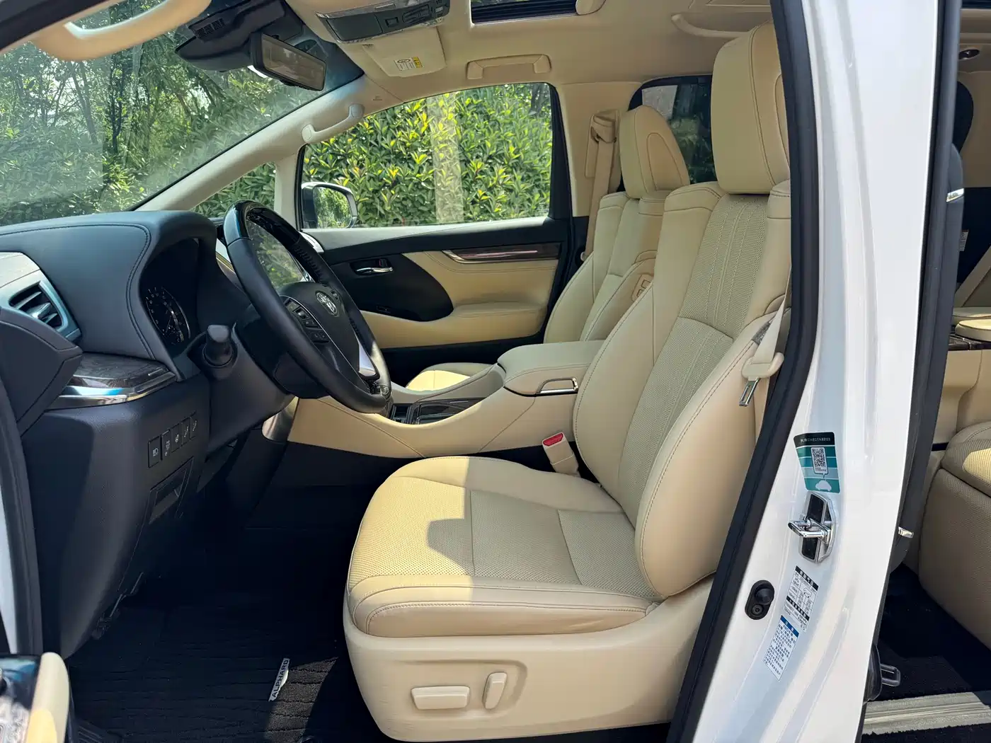 Toyota Alphard 2021 Hybrid 2.5L Premium фото 4