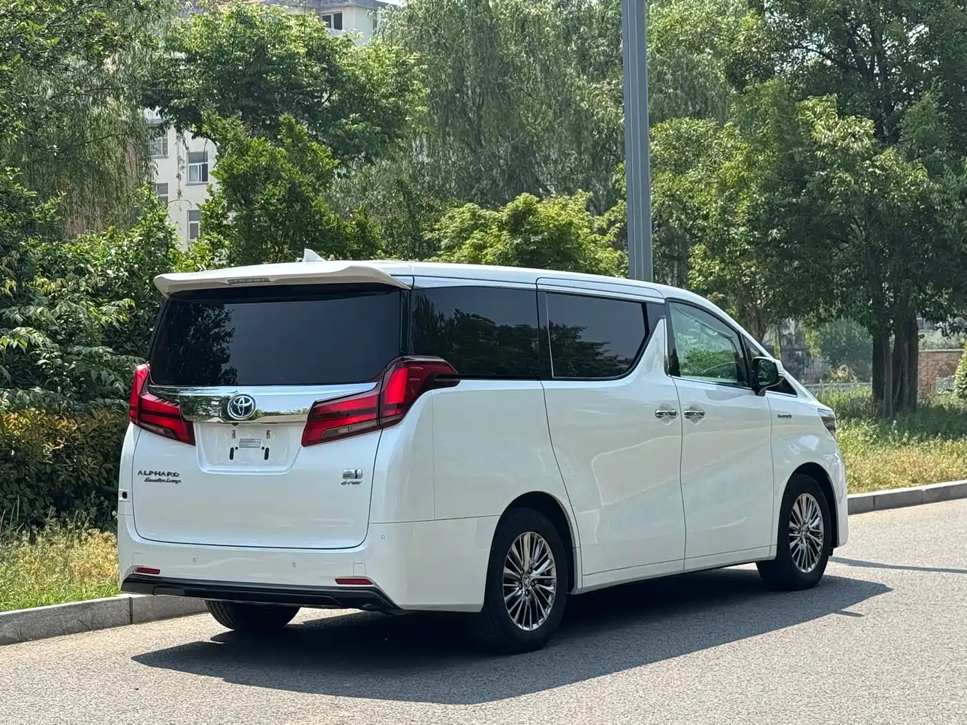 Toyota Alphard 2021 Hybrid 2.5L Premium фото 16