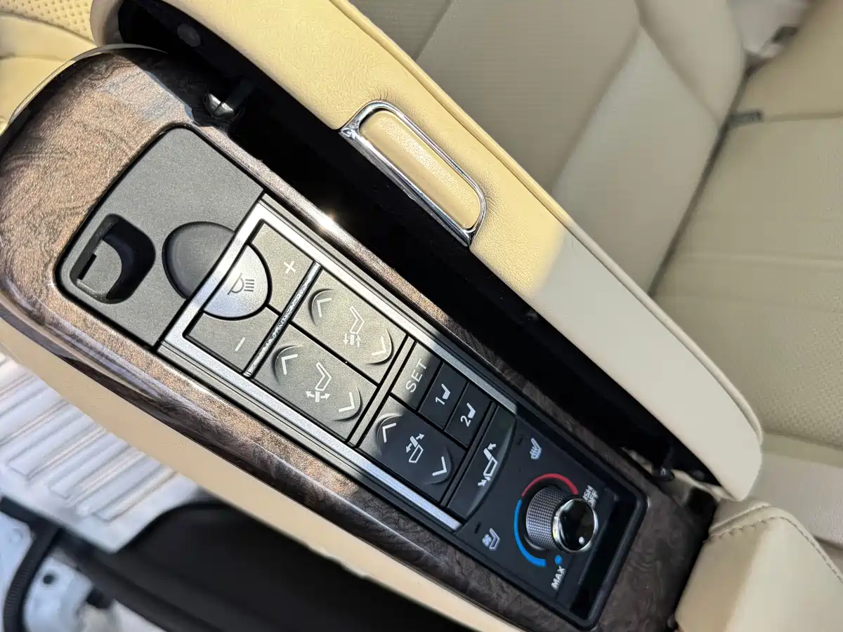 Toyota Alphard 2021 Hybrid 2.5L Premium фото 9