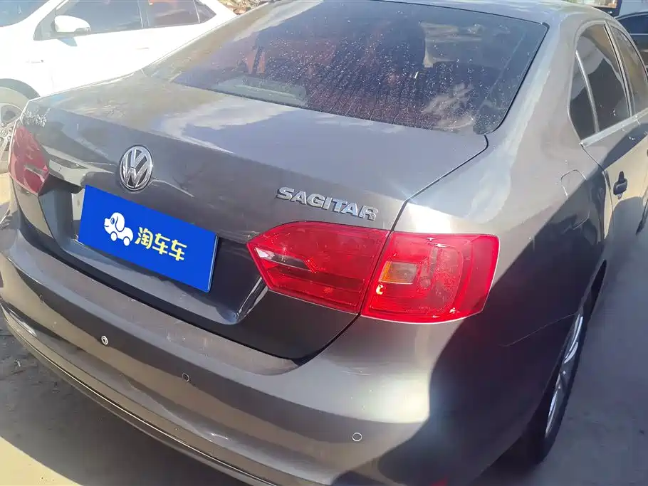 Volkswagen Sagitar 2014 Facelift 1.6L Automatic Leading Version фото 3