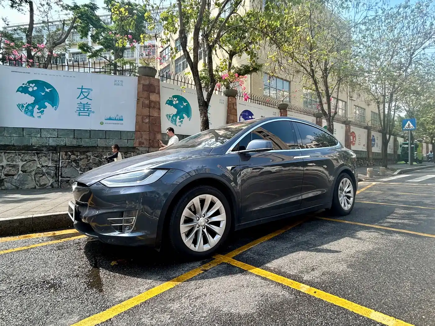 TESLA MODEL X