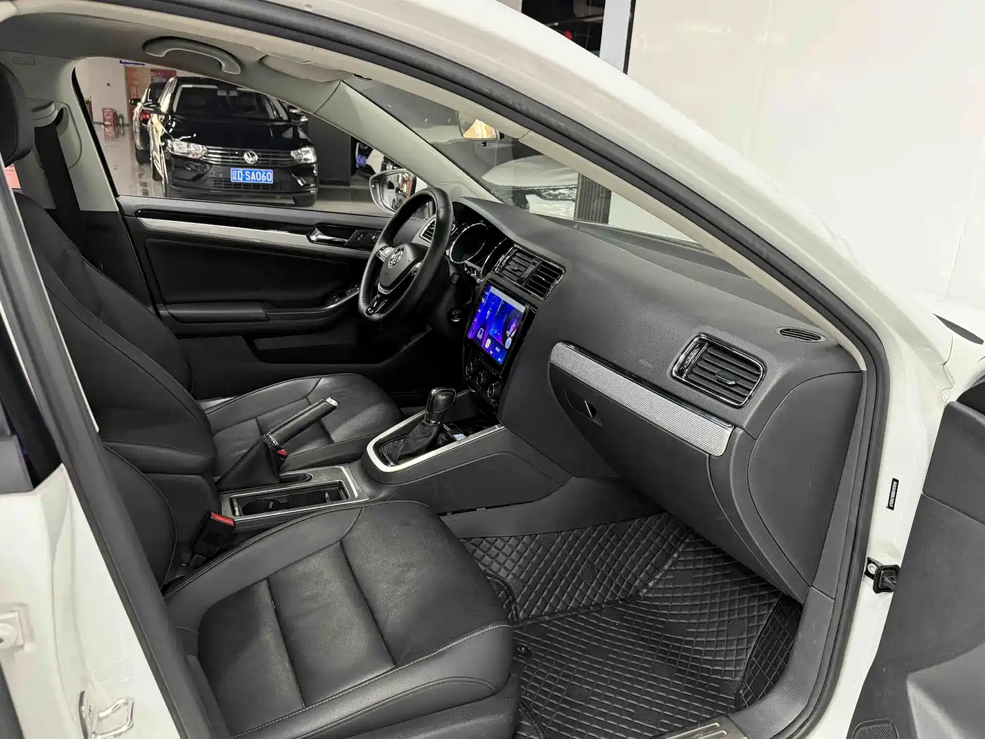 Volkswagen Sagitar 2015 1.6L Automatic Comfort фото 9