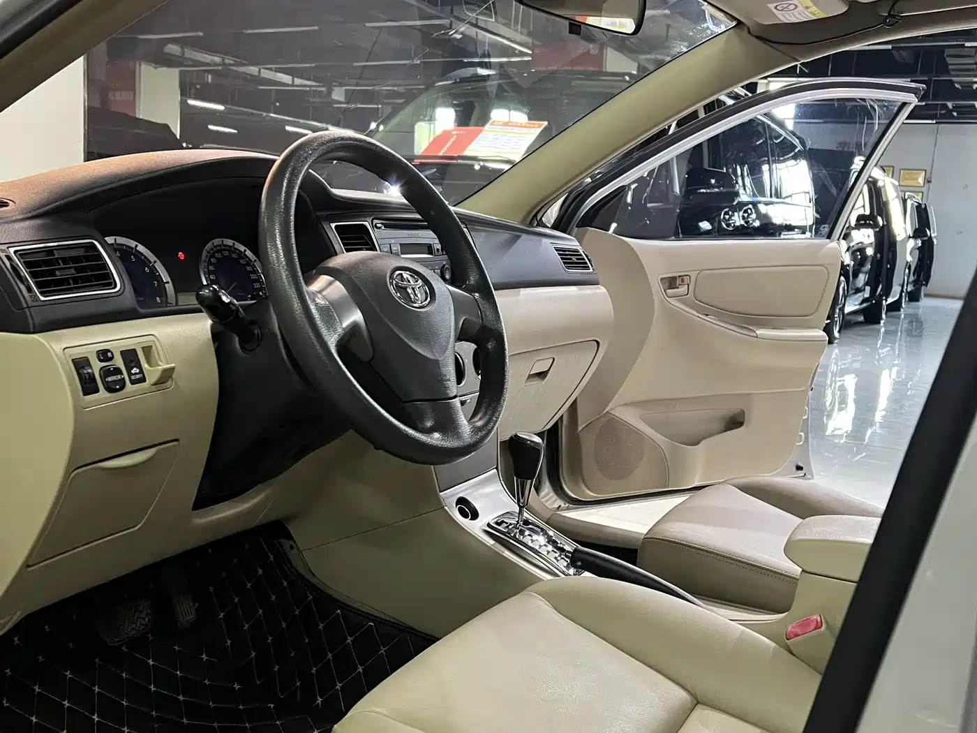 Toyota Corolla 2011 1.6L Automatic Luxury Edition фото 5