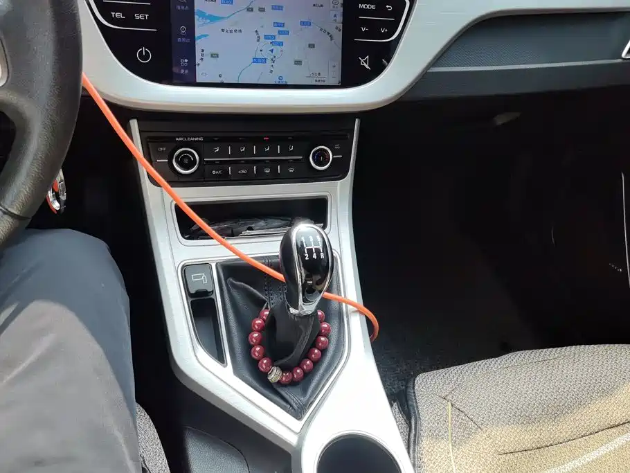 Фото 16 - Geely Vision