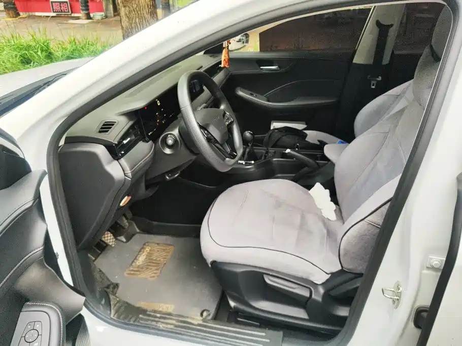 Roewe i5 2025 2026 1.5L Manual STD