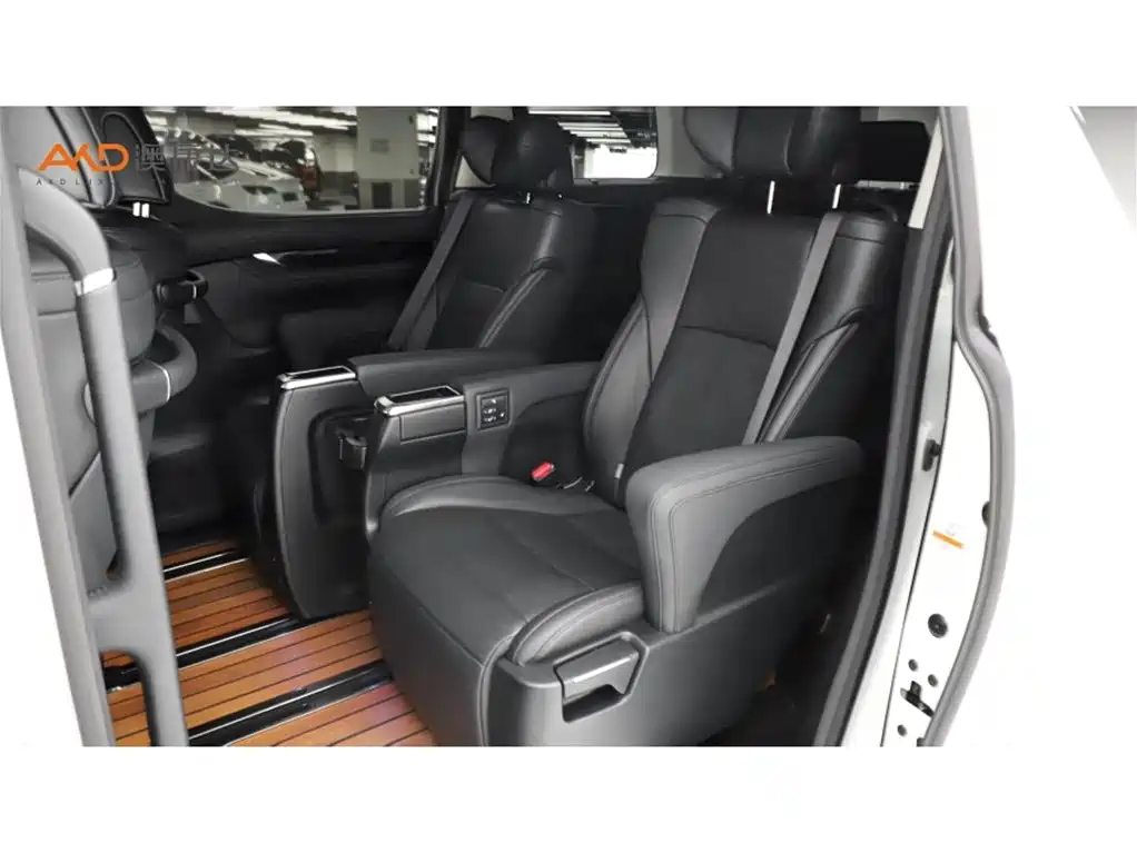 Фото 7 - Toyota Vellfire