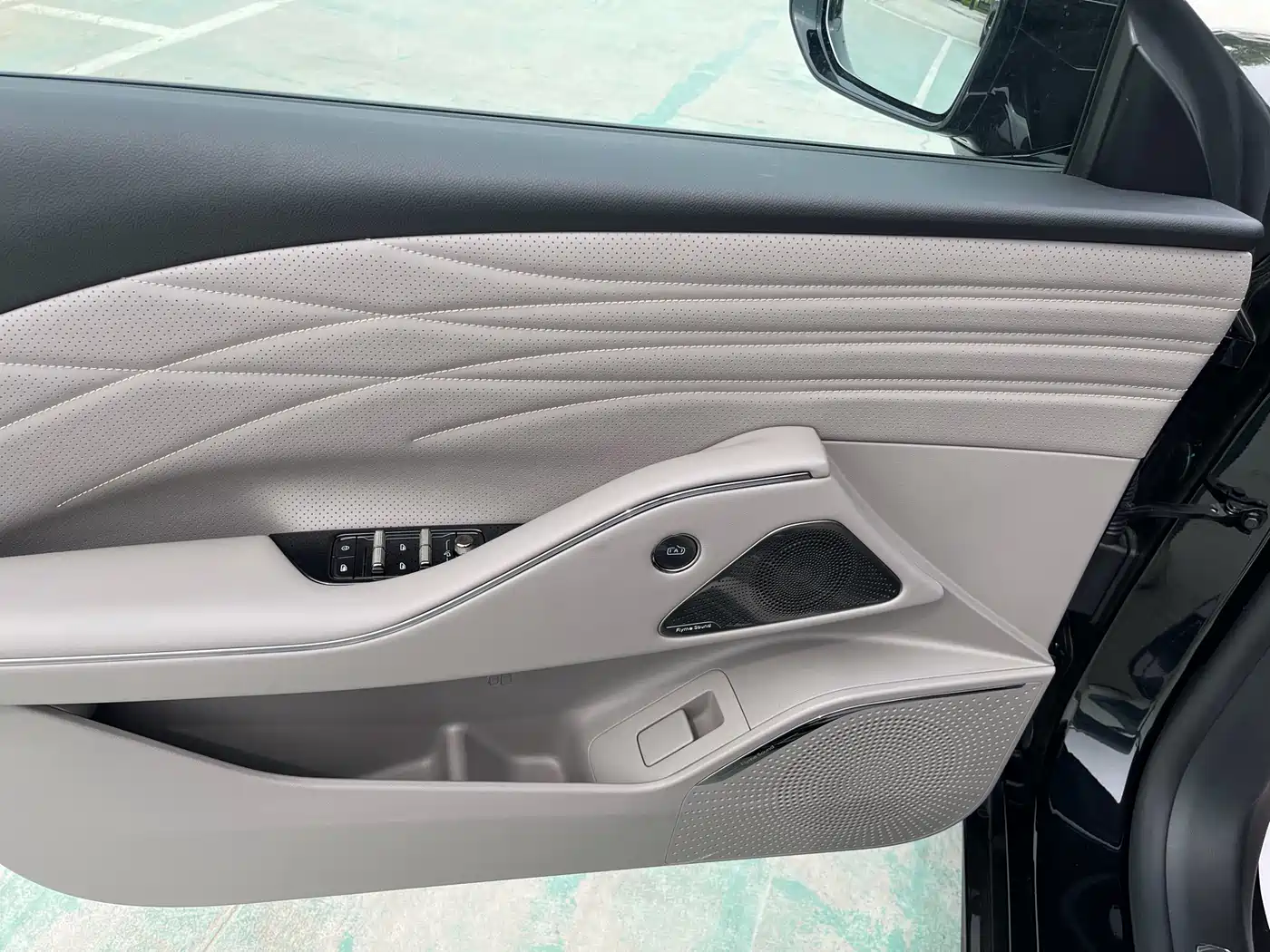 Geely Galaxy Galaxy Xingyao 8 2025 Model 130km EM-i Flagship Edition фото 7