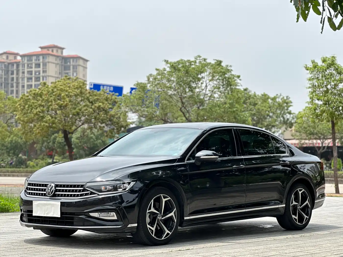 Volkswagen Magotan 2023 2 Million Units Anniversary Edition 330TSI DSG Leading Type