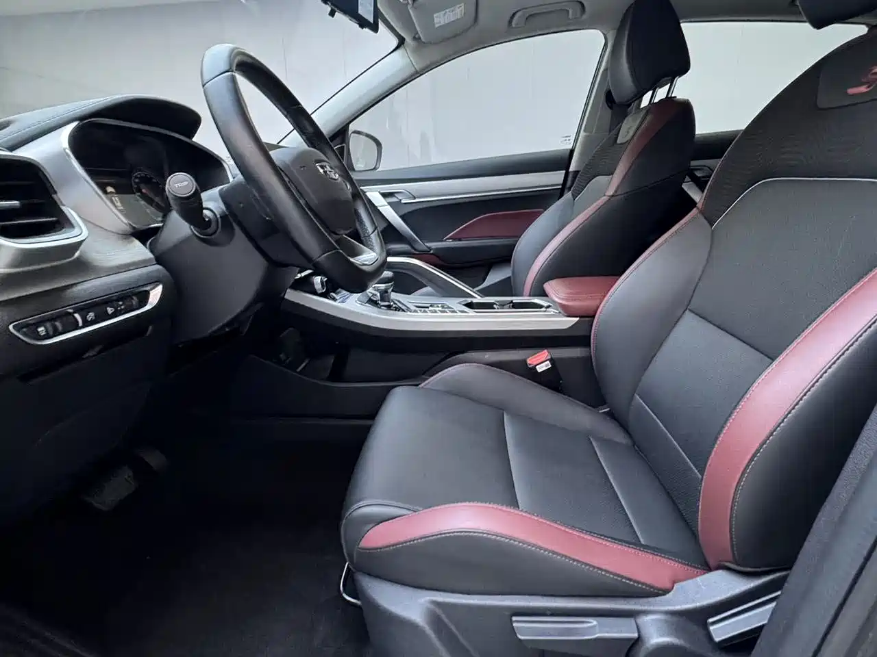 Фото 9 - Geely Coolray