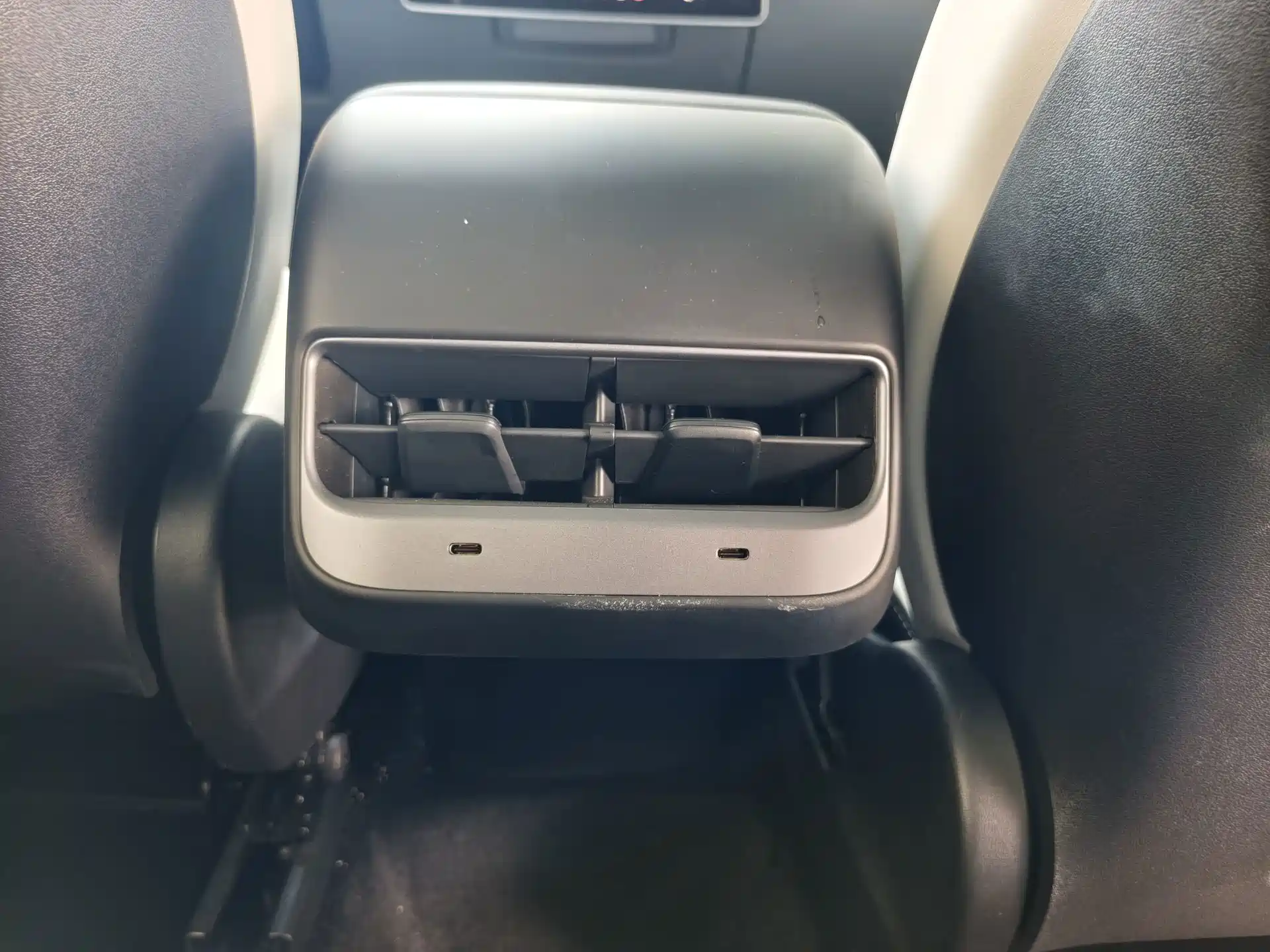 Фото 14 - Tesla Model Y