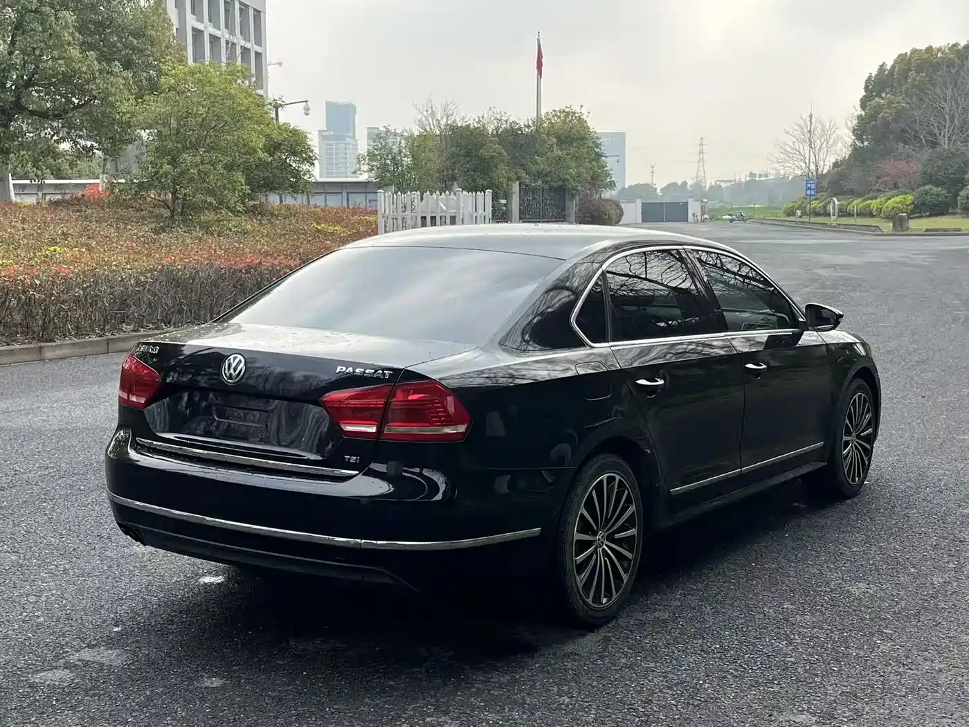 Volkswagen Passat 2015 1.8TSI DSG Prestige Edition фото 4