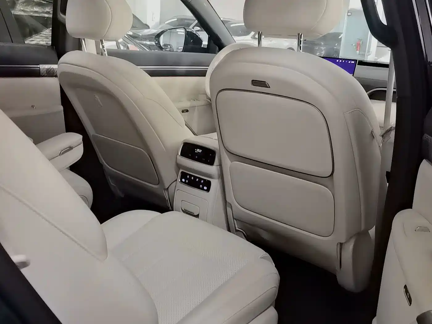 Dongfeng Yipai eπ008 2025 2026 6-seater Extended Range Family Edition