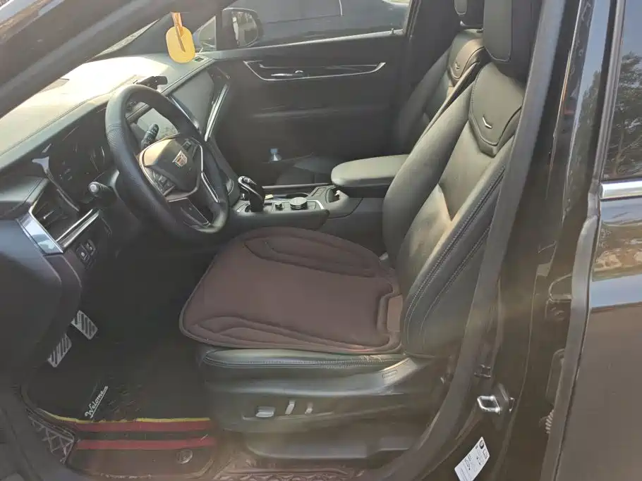 Фото 9 - Cadillac XT5