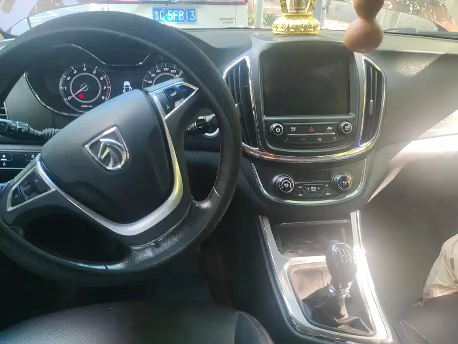 Baojun 560 2015 2015 1.8L Manual Luxury