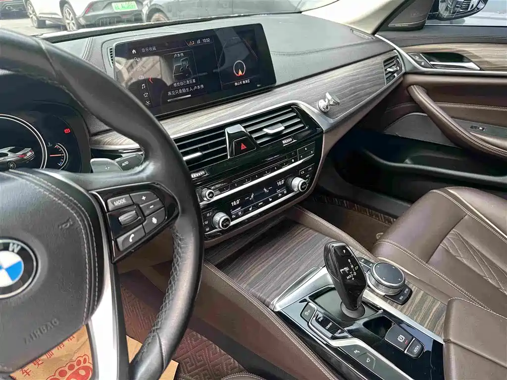 صورة 13 - BMW 5 Series