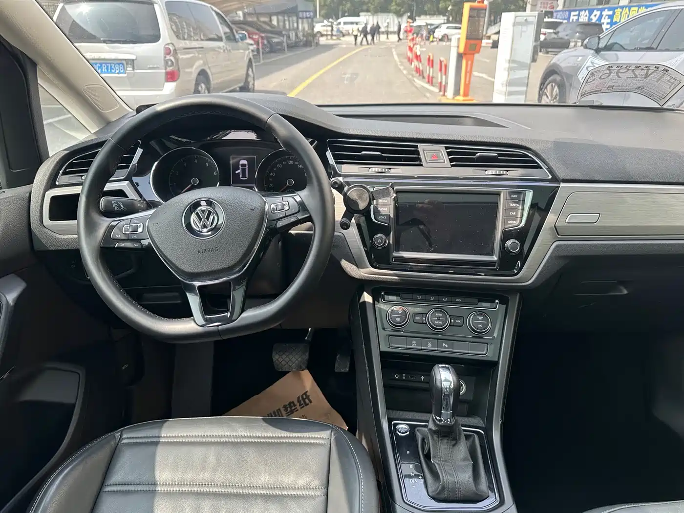 Volkswagen Touran 2018 Touran L 280TSI DSG Frontier Edition 7-Seater China V фото 9