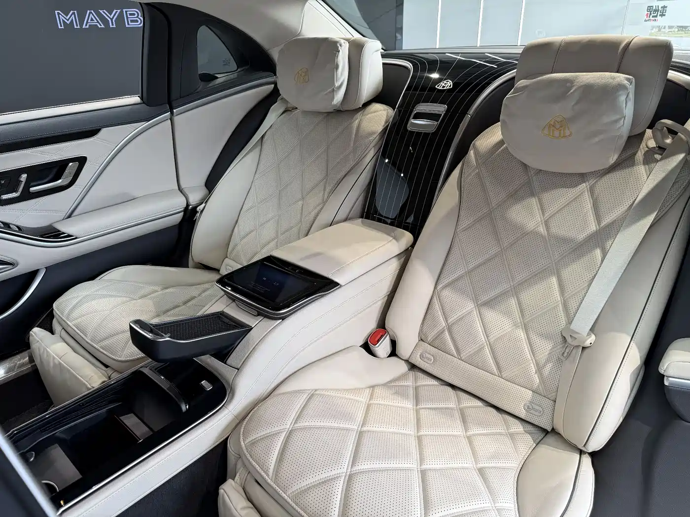 Mercedes-Benz Maybach S-Class 2025 Model S 580 4MATIC фото 9