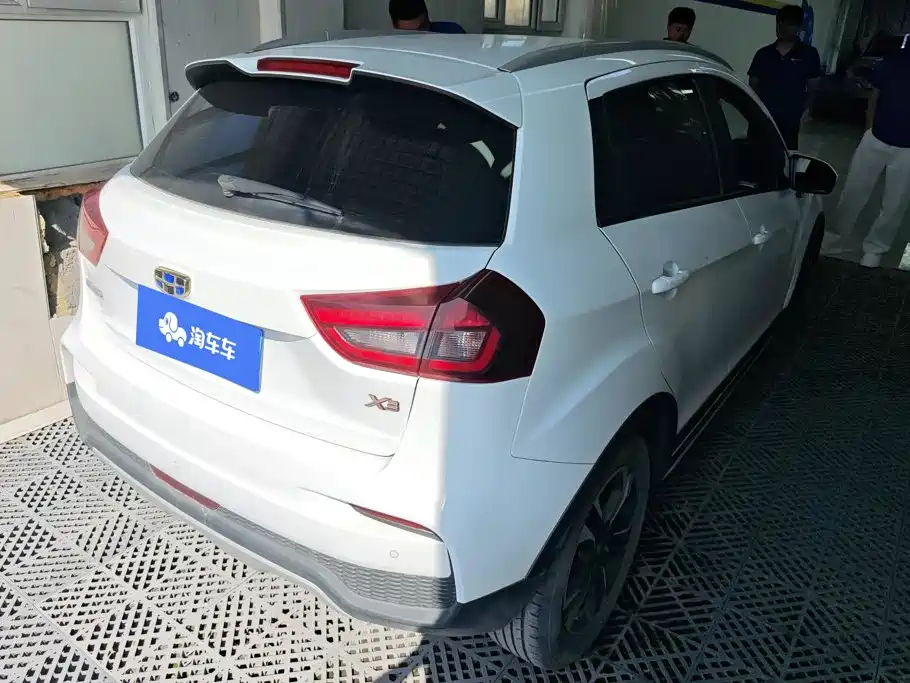 Фото 3 - Geely Vision X3