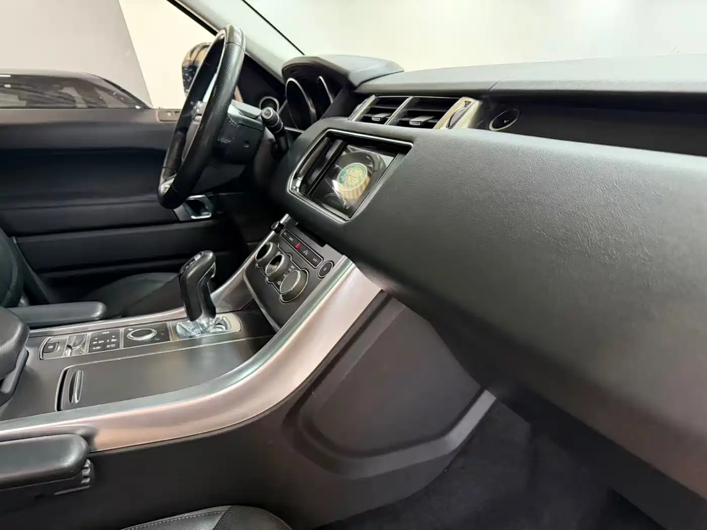 Land Rover Range Rover Sport 2016 Model 3.0 SC V6 HSE фото 16