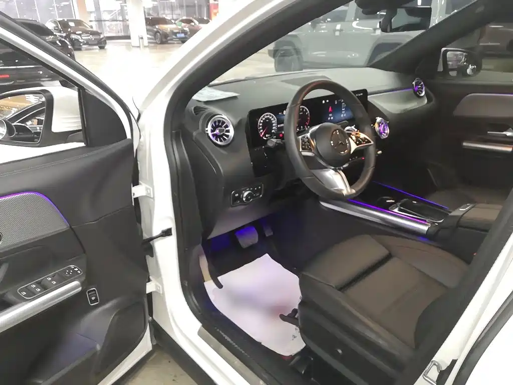 Фото 11 - Mercedes-Benz GLA