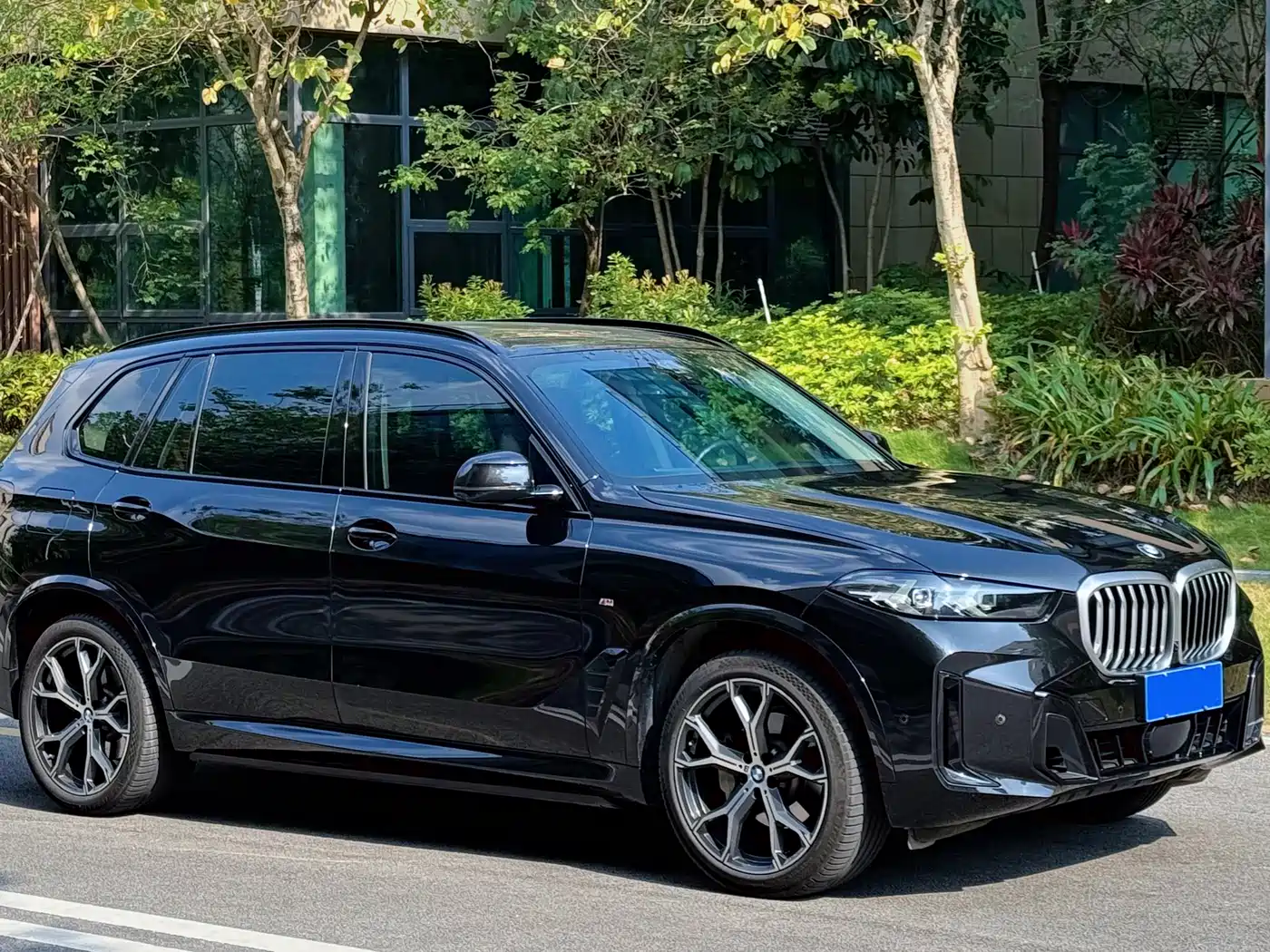 BMW X5 2023 xDrive 30Li Premium M Sport Black Night Package фото 3