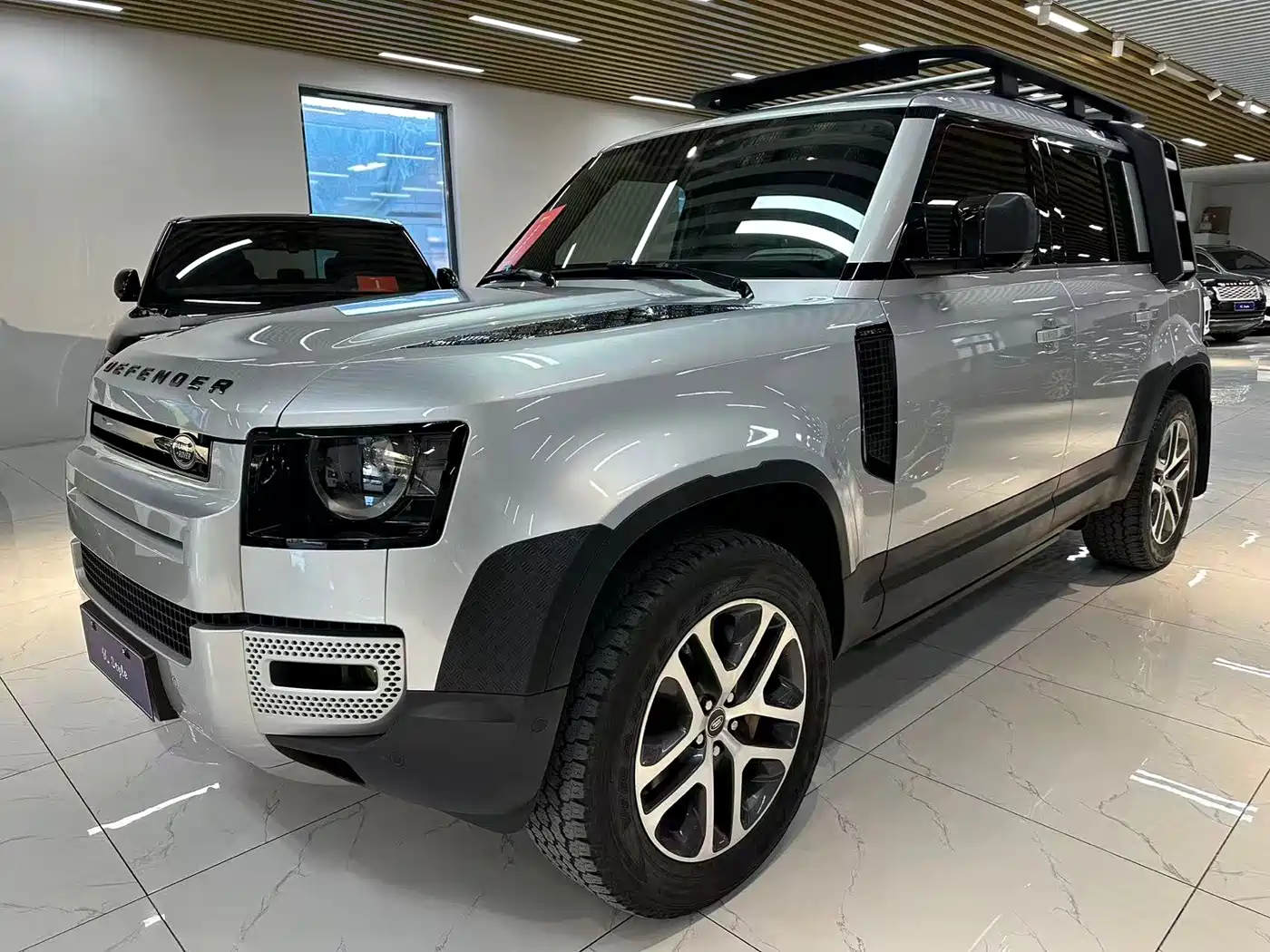 Land Rover Defender 2020 110 P400 Dark Special Edition фото 7