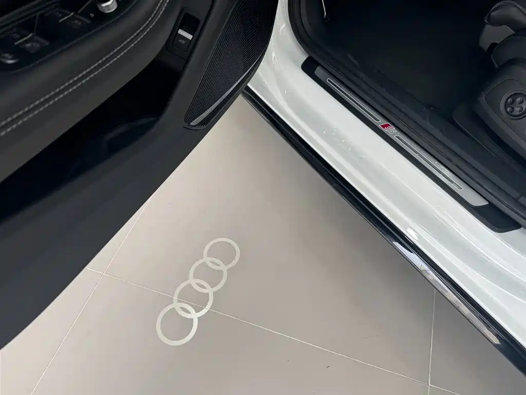 Audi A4L 2025 2 Million Celebration Edition 40 TFSI Luxury Dynamic B&O Starlight Night Edition фото 8