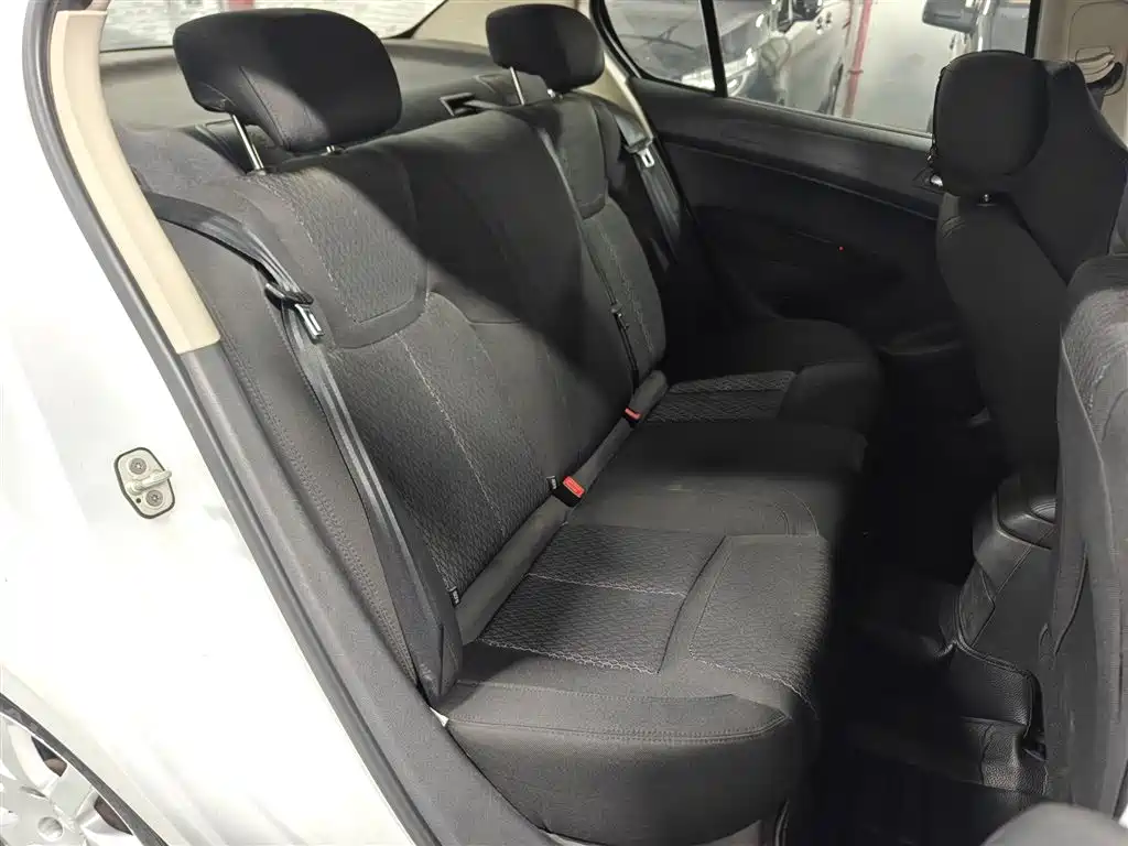 Peugeot 308 2014 Model Joy Edition Classic 1.6L Manual Superior Style фото 15