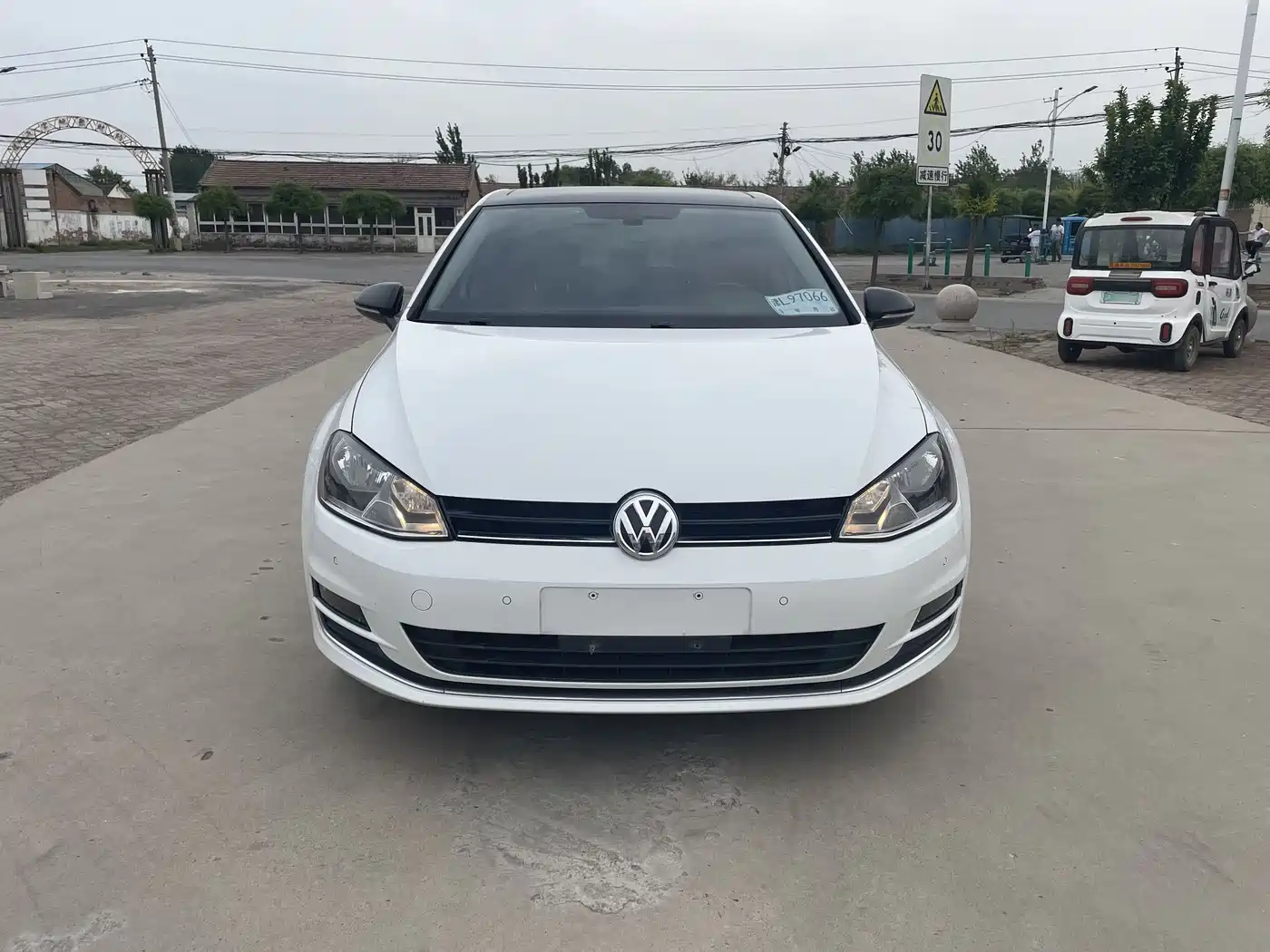 Volkswagen Golf 2017 230TSI Auto Luxury Millionth Anniversary Edition фото 2