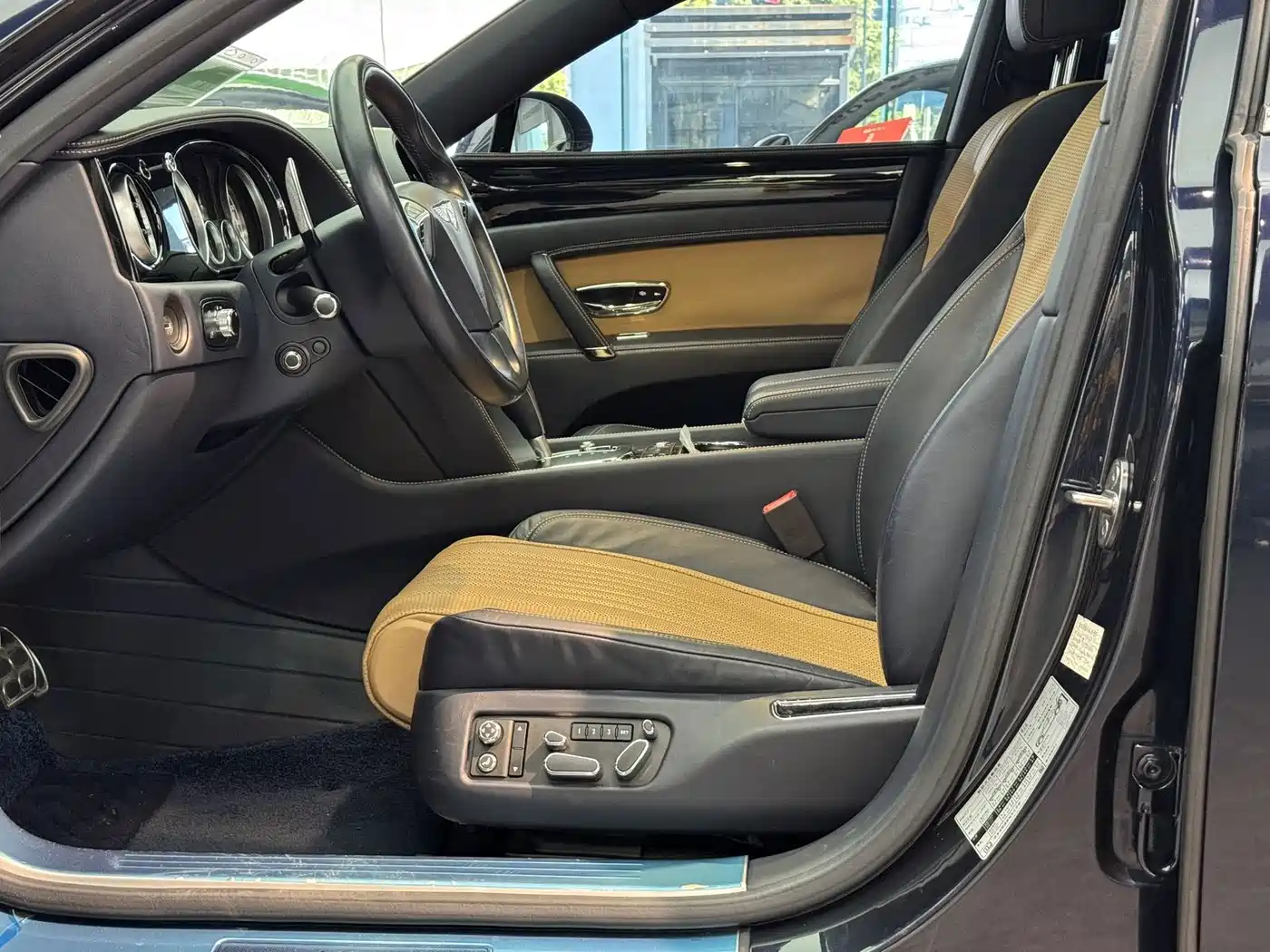 Photo 15 - Bentley Flying Spur