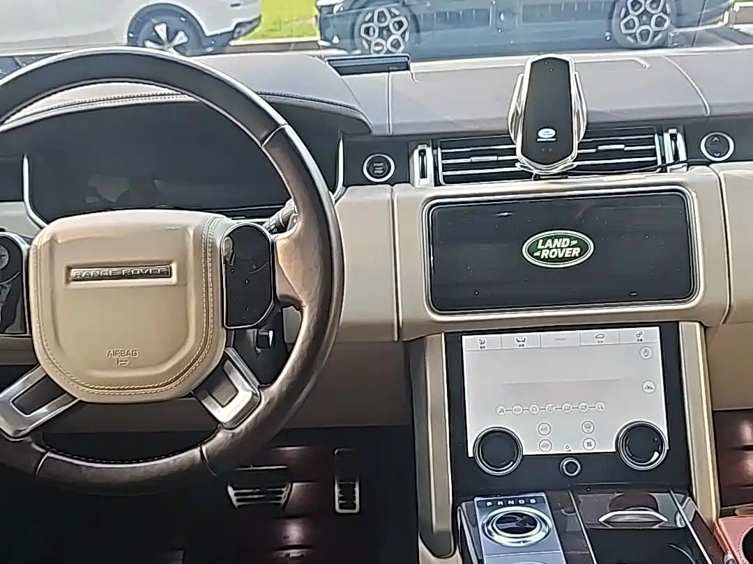 Land Rover Range Rover 2022 3.0 L6 400PS Heritage Extended Classic Edition фото 11