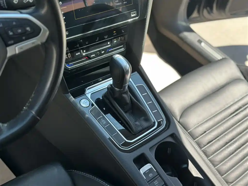 Volkswagen Magotan 2020 330TSI DSG Leading фото 11
