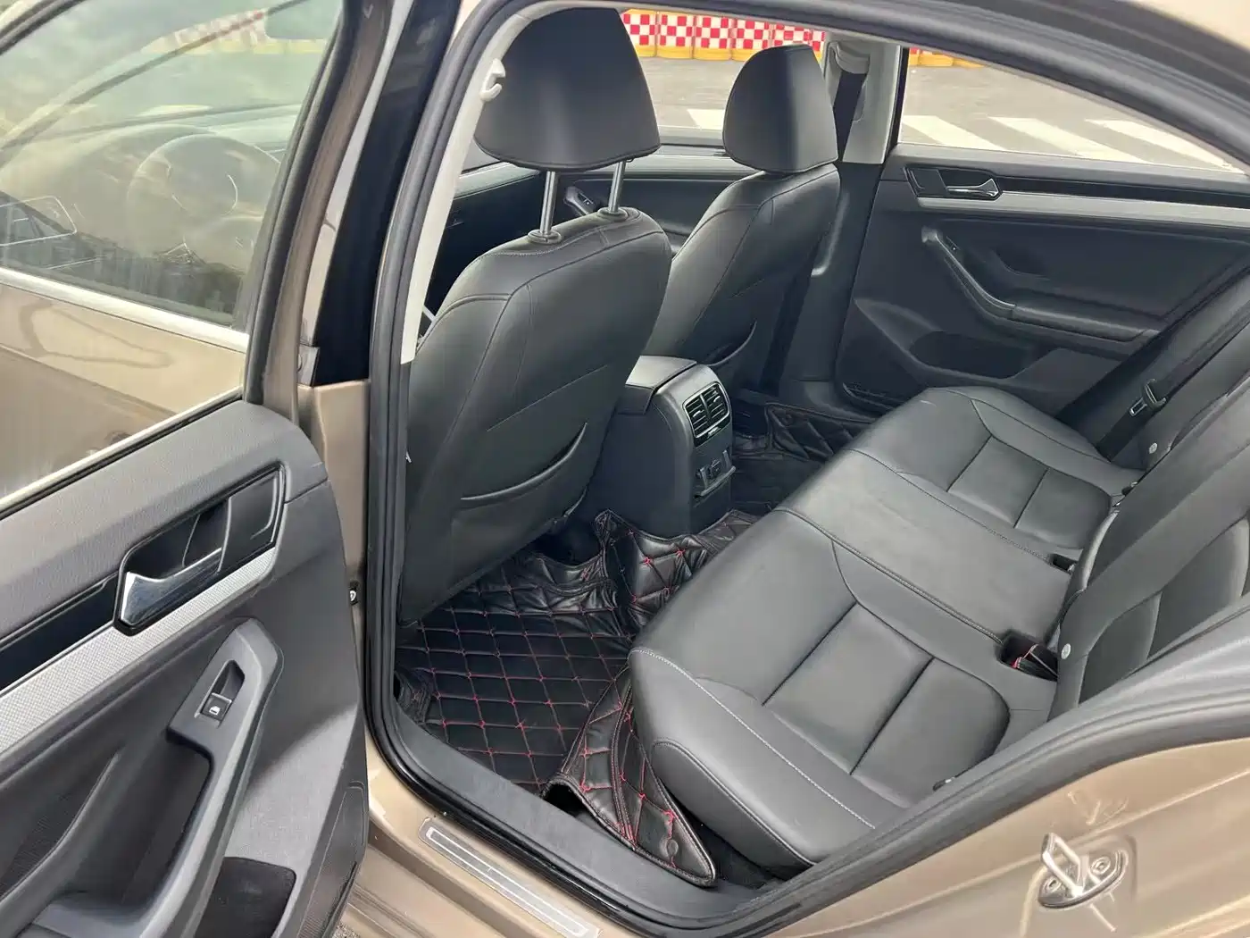 Volkswagen Sagitar 2017 1.6L Automatic Comfort фото 4