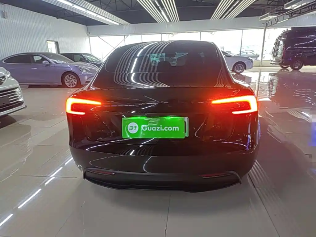 Tesla Model 3 2026 2025 Model Year Facelift Rear-Wheel Drive