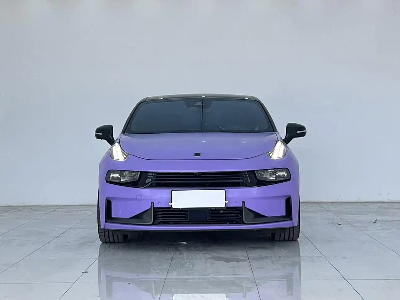 Photo 2 - Lynk & Co 03