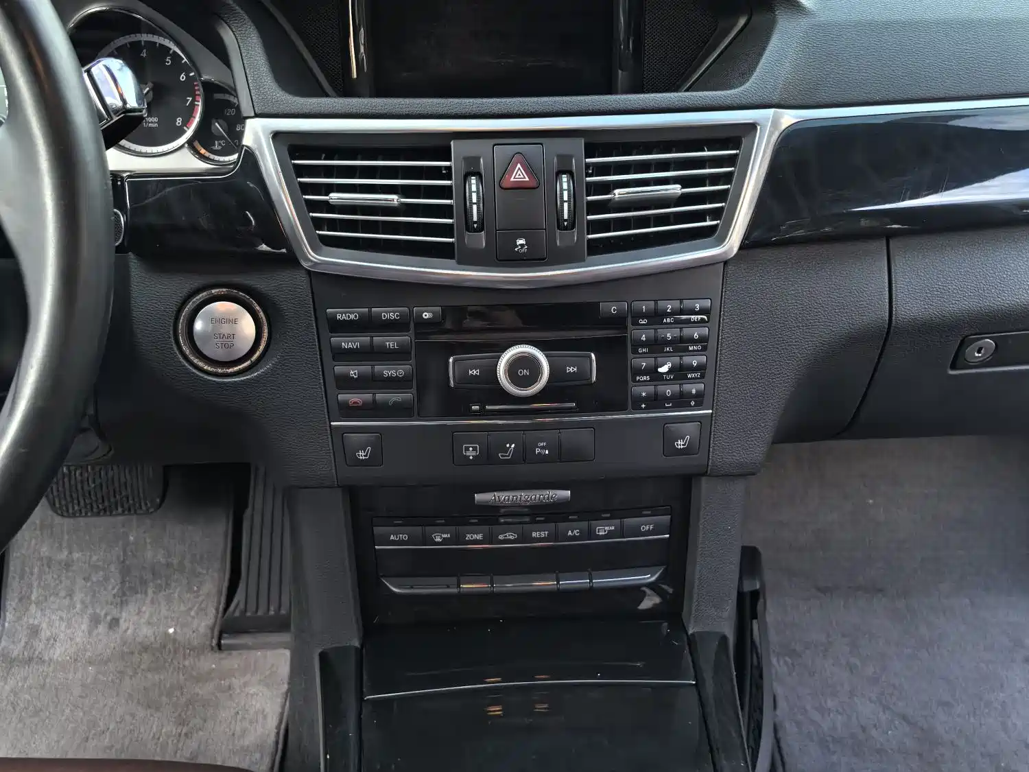 Photo 21 - Mercedes-Benz E-Class
