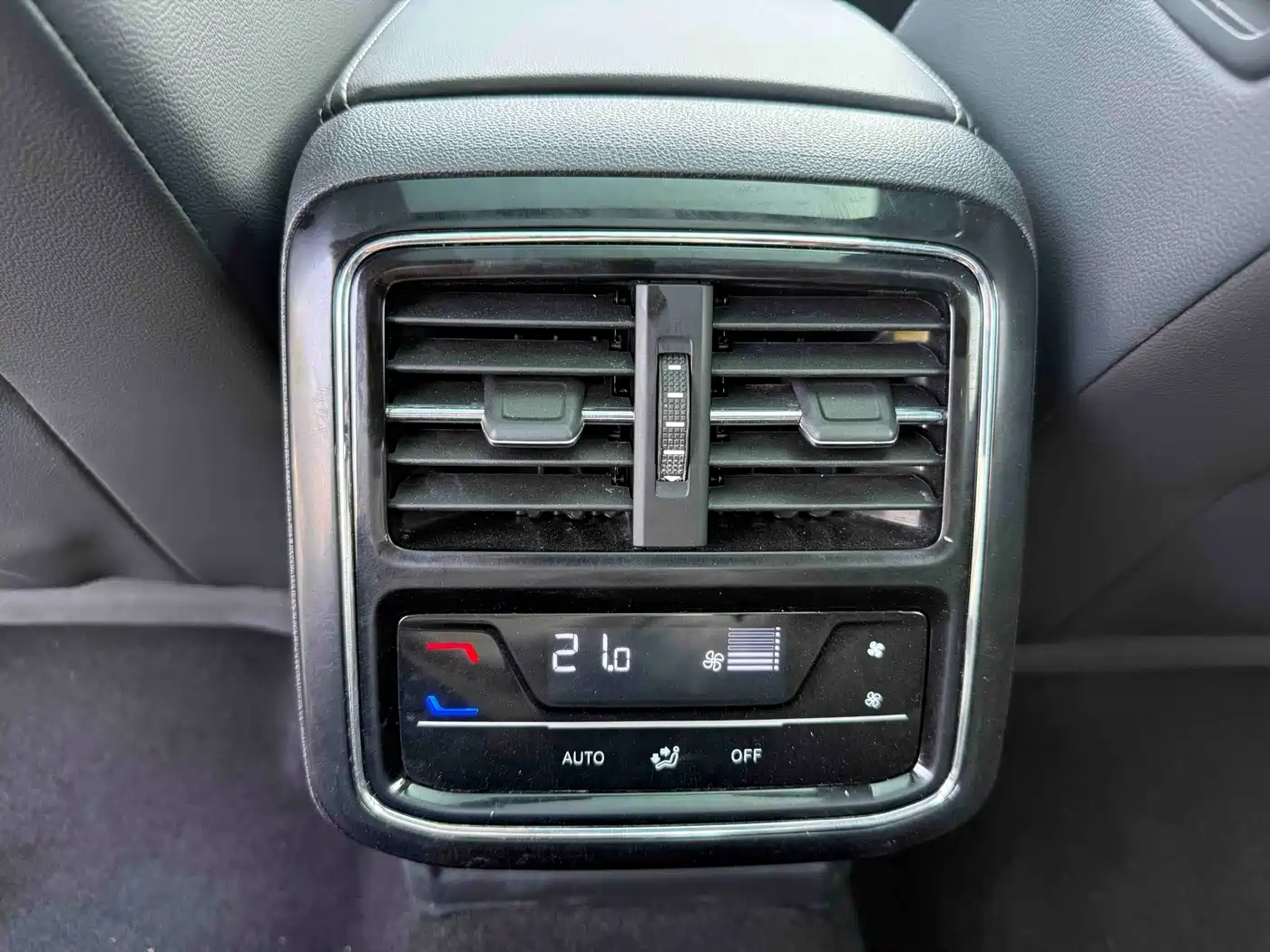 Volkswagen Passat 2022 330TSI Starlight Luxury Edition фото 8