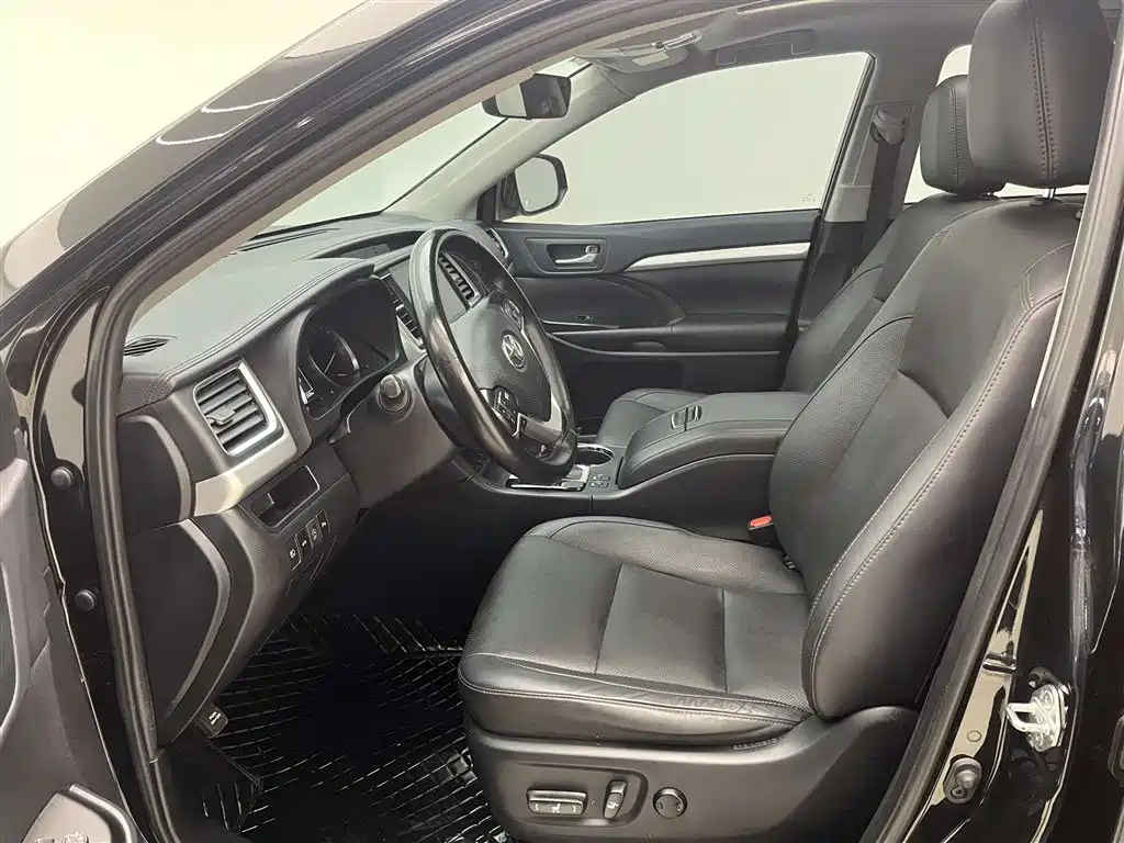 TOYOTA HIGHLANDER