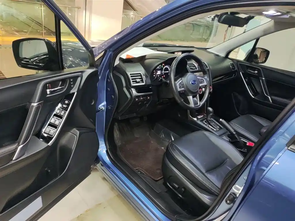 Subaru Forester 2018 2.5i Luxury Navigation Edition фото 16