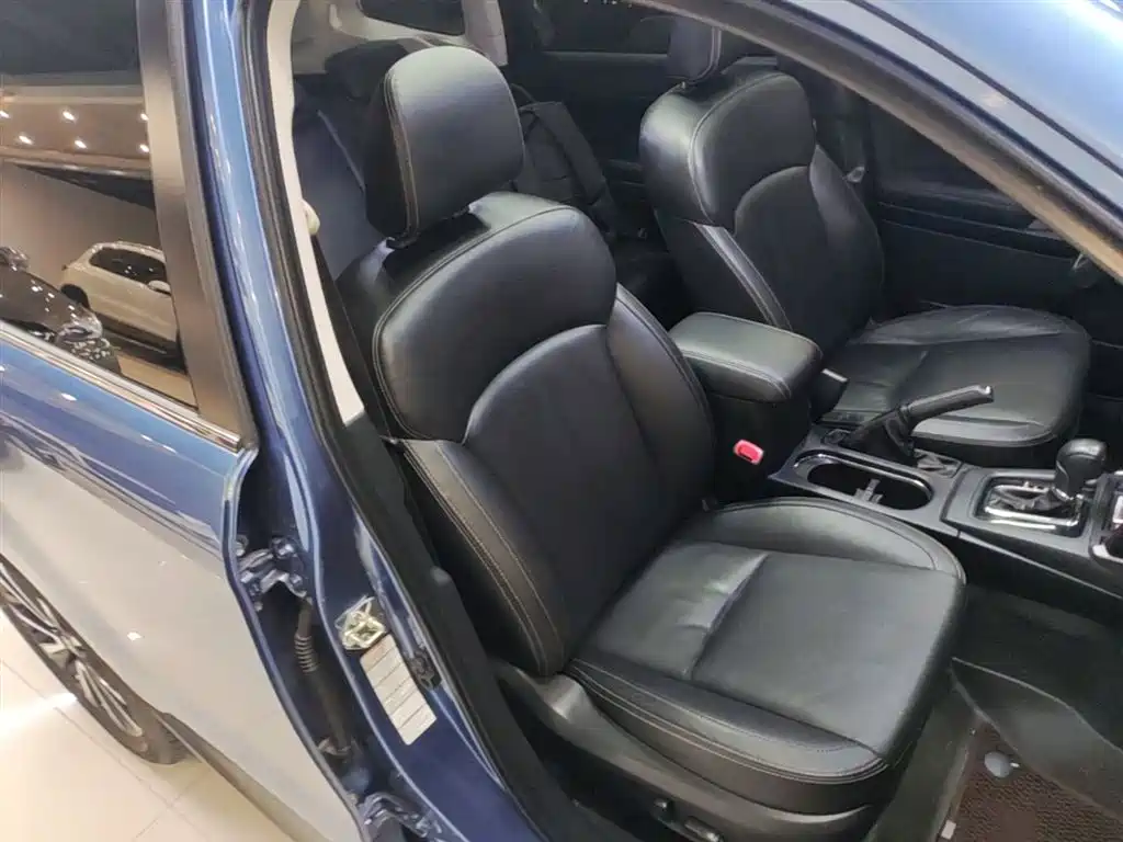 Subaru Forester 2018 2.5i Luxury Navigation Edition фото 25