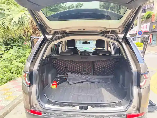 Land Rover Discovery Sport 2017 2.0T SE — фото 5