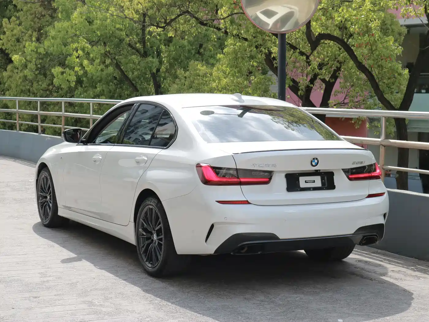 BMW 3 Series 2021 325i M Sport Night Edition фото 3