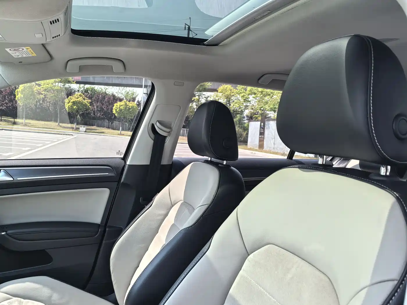 Volkswagen Golf 2017 230TSI Auto Luxury Millionth Anniversary Edition фото 4
