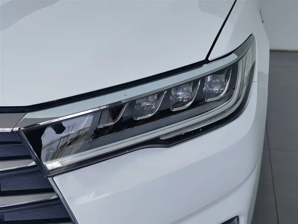 BYD Qin 2019 1.5L Automatic Luxury Edition фото 7