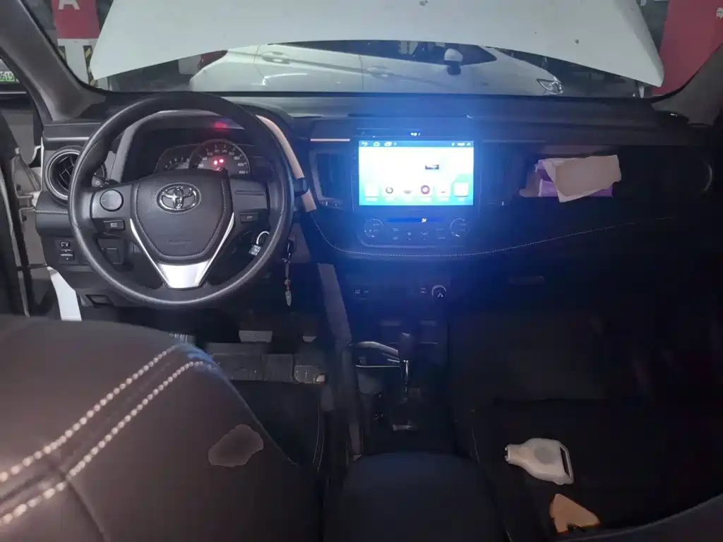 Photo 13 - Toyota RAV4 Rongfang